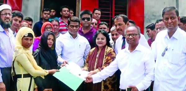 ভিক্ষাবৃত্তি ছাড়লেন খোদেজা