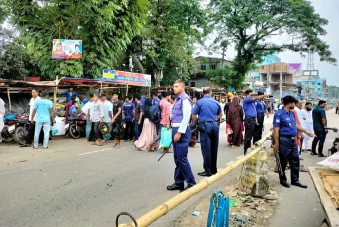 সড়কে শৃঙ্খলা আনতে অভিযান, ২৮ মামলায় জরিমানা সোয়া লাখ টাকা