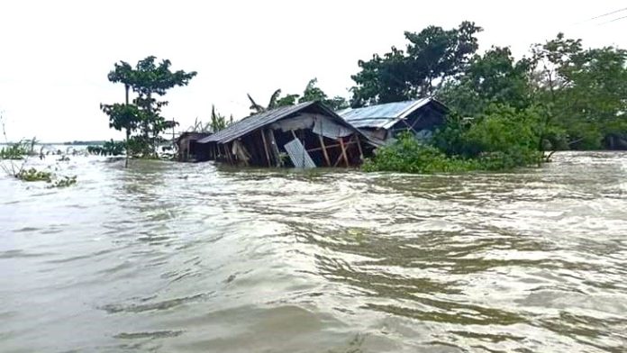 বন্যার পানি নামছে ধীরে ধীরে, দুর্ভোগে ১১ জেলার মানুষ