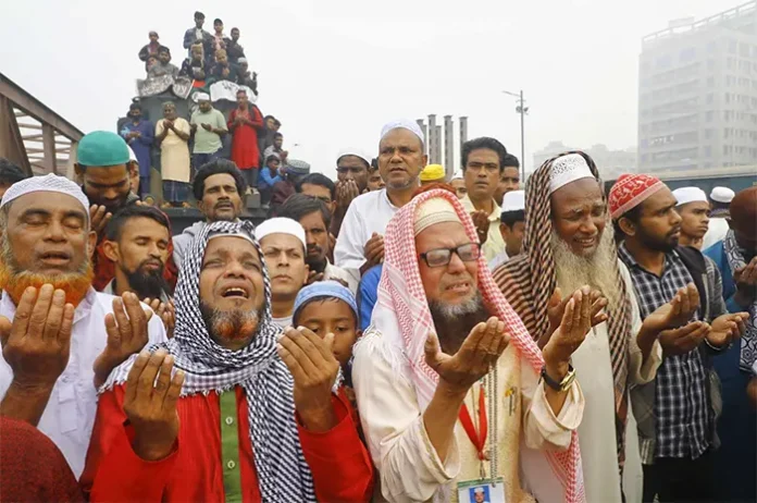 বিশ্ব ইজতেমার দ্বিতীয় ধাপের আখেরি মোনাজাত শুরু