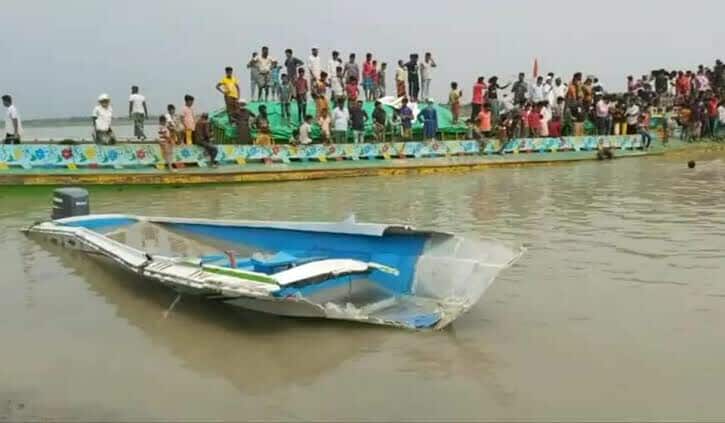 পদ্মায় স্পিডবোটের তলা ফেটে পানিতে ডুবে গৃহবধূর মৃত্যু, আহত ৮