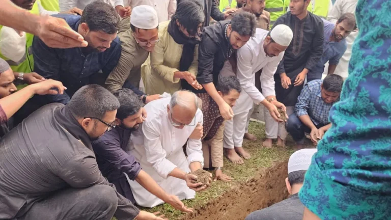 বিদ্রোহী কবির পাশে চিরনিদ্রায় শায়িত শহীদ ওসমান হাদি