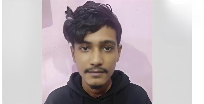 বীরবিক্রম ছেলেটি সুন্দর গোঁফ সহ, আধুনিক চুলের স্টাইল, কালো জামা পরে ছবি।.