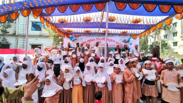 তানশীরুল ইসলাম মাদ্রাসায় বার্ষিক পুরস্কার বিতরণী অনুষ্ঠিত