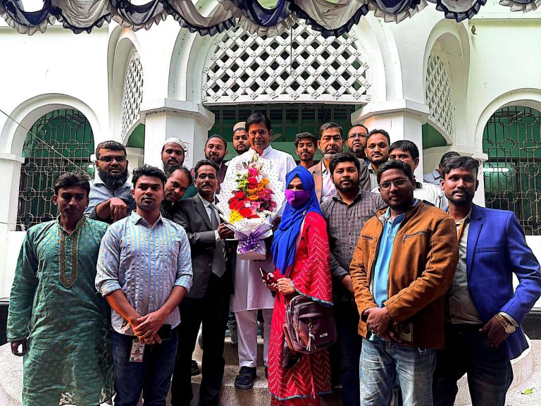 নবনির্বাচিত সংসদ সদস্য খন্দকার আবু আশফাক-এর সঙ্গে দোহার প্রেসক্লাবের শুভেচ্ছা বিনিময়