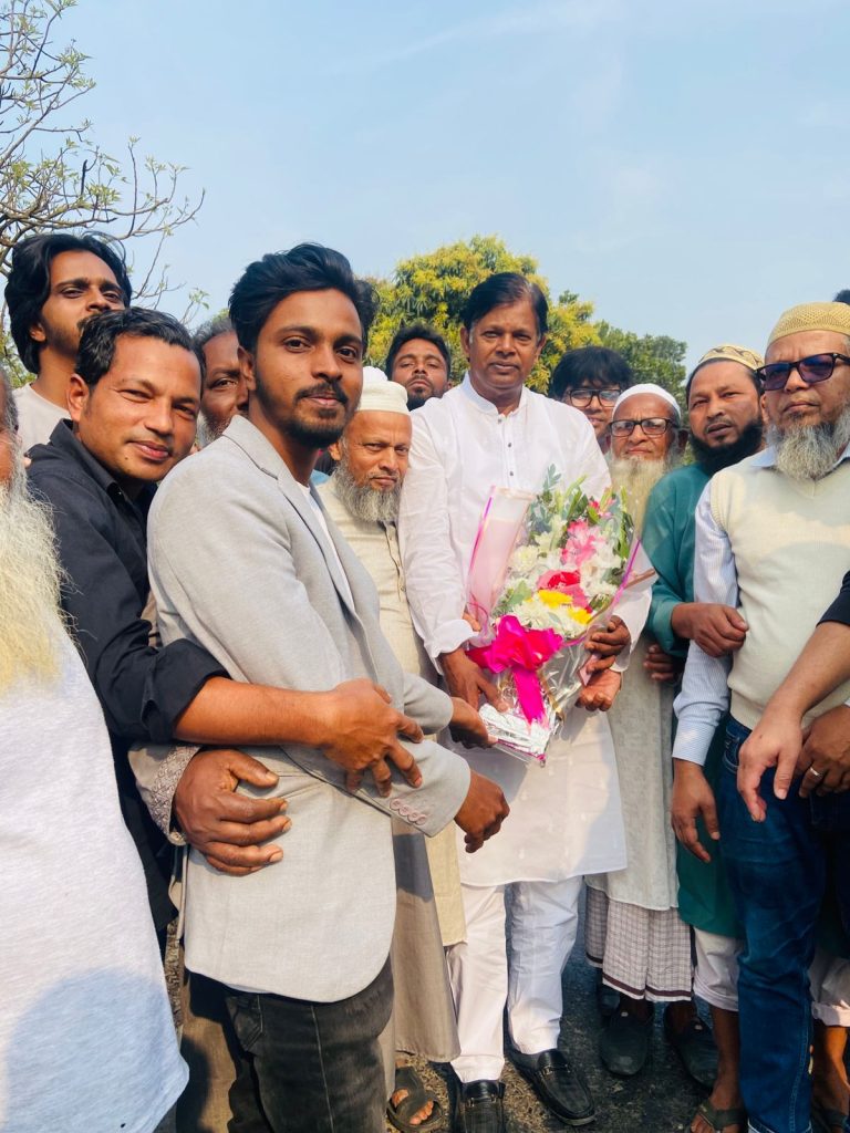 ঢাকা–১ আসনের নবনির্বাচিত সংসদ সদস্যকে ফুলেল শুভেচ্ছা