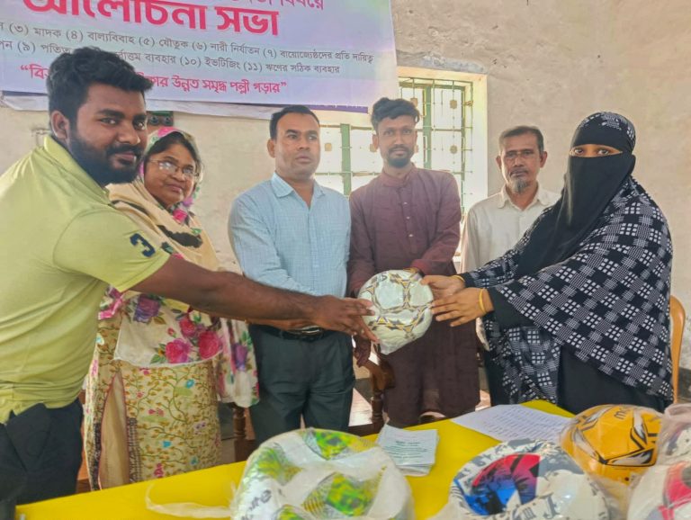 দোহারে উপজেলা পরিষদের অর্থায়নে উপকারভোগীদের মাঝে ফুটবল বিতরণ
