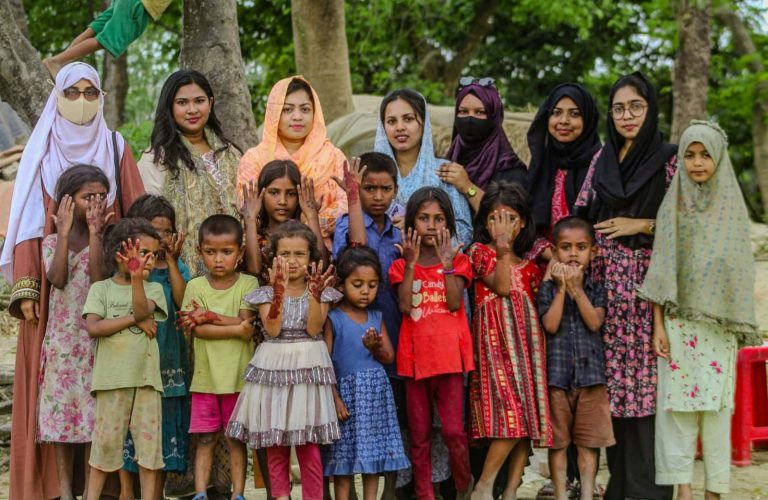 ইটভাটার শ্রমিকদের সন্তানদের নিয়ে ‘মেহেদী উৎসব’—বর্ণমালা বিদ্যালয়ে আনন্দের দিন