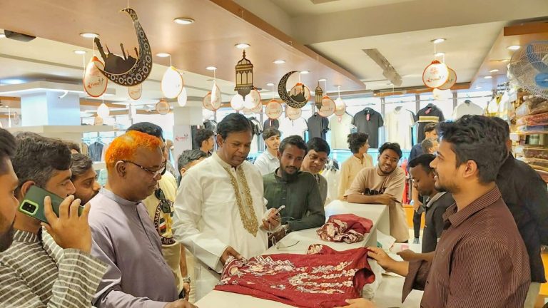 জয়পাড়া বাণিজ্যিক মার্কেট পরিদর্শনে এমপি খন্দকার আবু আশফাক