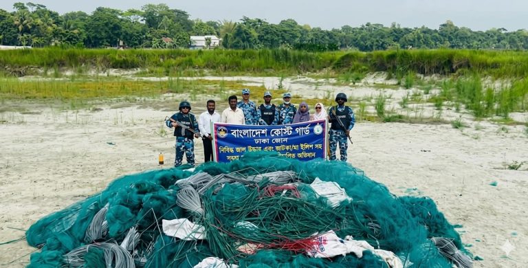 দোহারে অবৈধ চায়না দুয়ারী জাল কারখানায় অভিযান- ১৫০০ জাল জব্দ ও ধ্বংস