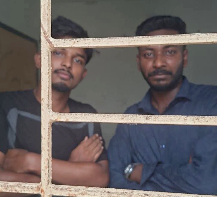 জয়পাড়ায় দোকান থেকে কর্মচারীকে তুলে নিয়ে নির্যাতন, আটক ২