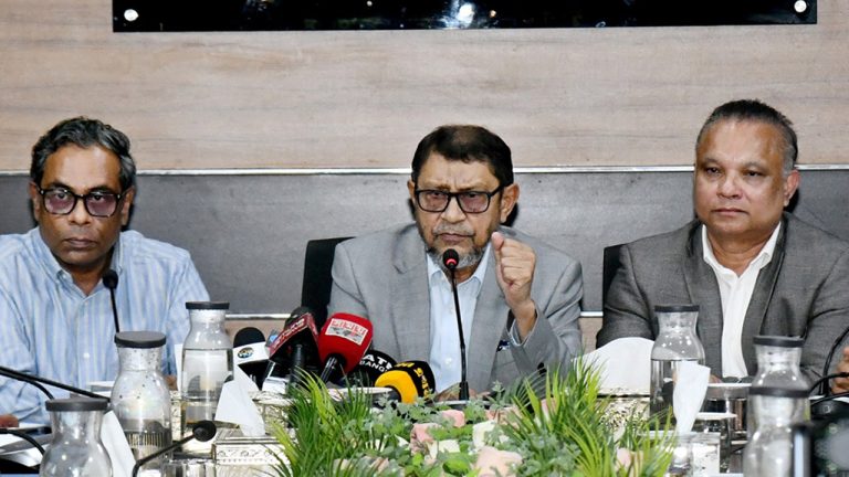 ডেঙ্গু পরীক্ষায় ৮০ শতাংশ ছাড় ও চিকিৎসকের ফি মওকুফের নির্দেশ