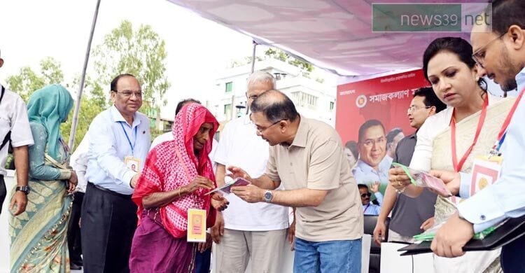 তৃতীয় ধাপের ফ্যামিলি কার্ড বিতরণ কার্যক্রম উদ্বোধন করলেন প্রধানমন্ত্রী